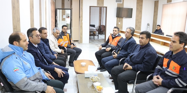 فرماندار بمناسبت روز حمل ونقل از اداره راهداری و حمل ونقل شهرستان خمین بازدید کرد