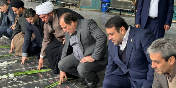 مزار شهدا در شهرستان ساوه گلباران شد