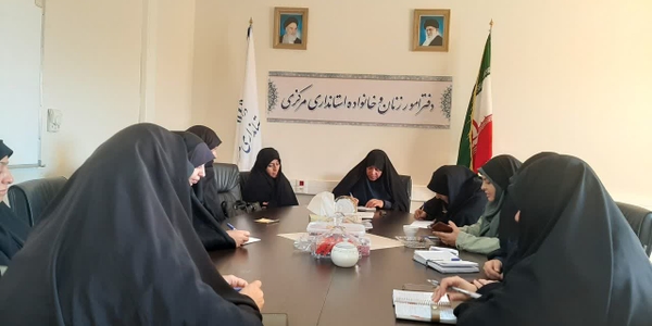 ششمین جلسه تخصصی کمیته بانوان کنگره ملی نقش حضرت امام خمینی رحمت الله علیه و ۶۲۰۰ شهید استان مرکزی در دفاع مقدس با نقش آفرینی دانش آموزان به ریاست مفتح زاده مدیرکل امور زنان وخانواده استانداری تشکیل شد