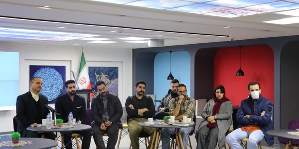 نشست صمیمی عبدالرضا حاج‌علی‌بیگی فرماندار شهرستان اراک با تعدادی از جوانان