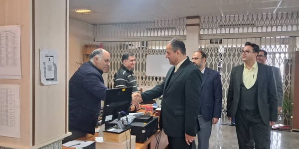 به مناسبت سوم دیماه سالروز تشکیل ثبت احوال بازدید فرماندار شهرستان اراک از اداره ثبت احوال