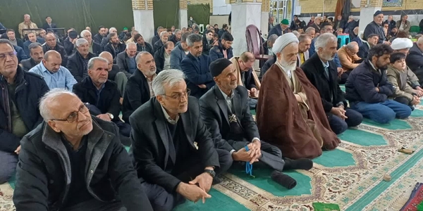 نماز وحدت‌بخش جمعه شهرستان زرندیه به امامت حجت‌الاسلام والمسلمین ابراهیمی اقامه شد