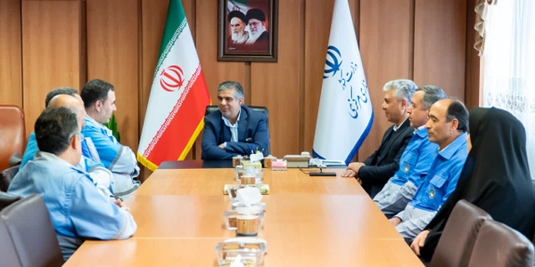 در ادامه سفر کاری هیأت ارزیاب از استان سمنان؛ مدیرکل مدیریت بحران این استان با استاندار مرکزی دیدار و از اورژانس پیش‌بیمارستانی بازدید کرد


در ادامۀ برنامه سفر کاری هیأت ارزیاب استان سمنان، مدیرکل مدیریت بحران این استان، با «دکتر مهدی زندیه‌وکیلی» استاندار استان مرکزی دیدار و گفت‌وگو کرد.

در این دیدار ،  آمادگی پاسخ به بحران و تبادل تجربیات و ظرفیت‌های دو استان بررسی شد

همچنین  از تجهیزات، سیستم‌های ارتباطی و فرآیندهای عملیاتی مرکز اورژانس پیش‌بیمارستانی (۱۱۵) استان مرکزی بازدید کردند. 

یکشنبه ۵ بهمن ۱۴۰۴