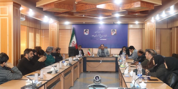 نشست هم‌اندیشی هنرمندان حوزه نمایش با فرماندار ویژه ساوه