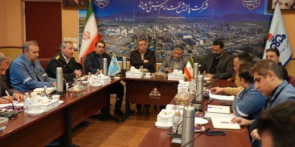 بررسی مشکلات احداث محل استقرار تانکرها و کامیون‌های حامل مواد سوختی و شیمیایی پالایشگاه شازند


جلسه‌ای فوری و تخصصی با حضور سیدمرتضی میری سرپرست اداره کل مدیریت بحران استان، فرماندار شهرستان شازند، مدیرعامل پالایشگاه امام خمینی (ره) و مدیرکل پدافند غیرعامل استانداری، برای بررسی مشکلات احداث پایانه استقرار تانکرها و کامیون‌های حامل مواد سوختی و شیمیایی این پالایشگاه برگزار شد.


شنبه ۱۱ بهمن ۱۴۰۴