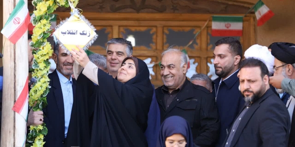 در اولین روز از دهه مبارک فجر 1404 زنگ انقلاب در بیت تاریخی حضرت امام (ره) در خمین نواخته شد