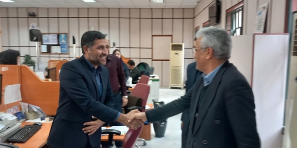 بازدید سرزده فرماندار زرندیه از بانک رفاه کارگران شعبه زرندیه