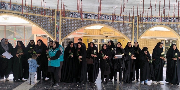 گلباران مزار شهدای ساوه به مناسبت دهه فجر