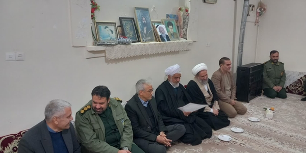 حضور فرماندار و مسئولان شهرستان زرندیه در منزل پدر شهید اهلعلی فتحی