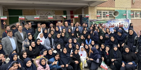 تاکید استاندار مرکزی بر پیشتازی استان در انرژی‌های تجدیدپذیر در جمع دانش‌آموزان