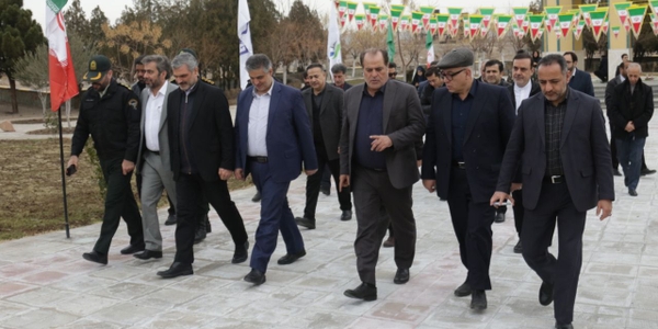 گزارش تصویری از حضور دکتر مهدی زندیه‌وکیلی استاندار مرکزی در شهرستان ساوه به مناسبت ایام الله دهه فجر