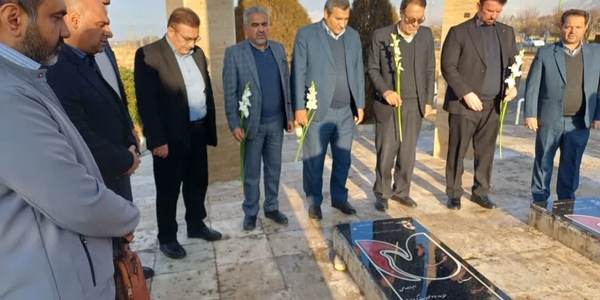 آیین غبارروبی و عطرافشانی مزار شهدای گمنام