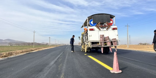 🔸اجرای عملیات خط‌کشی و ایمن‌سازی محورهای مواصلاتی شهرستان کمیجان