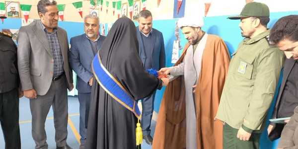 🔻آیین نواختن زنگ انقلاب همزمان با آغاز ایام‌الله دهه فجر در کمیجان برگزار شد