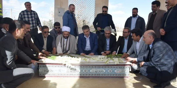 تجدید میثاق استاندار مرکزی با آرمان‌های شهدا در شهر نیم‌ور