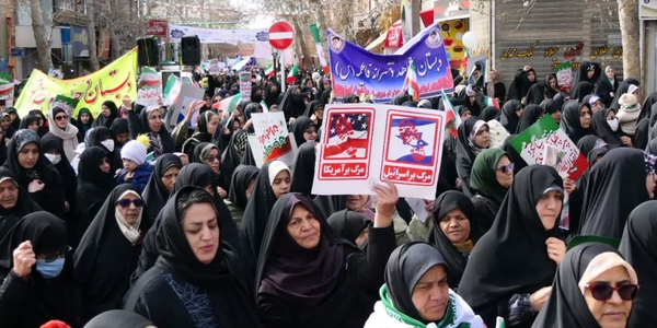 حضور غرورآفرین مردم و مسئولین شهرستان محلات در راهپیمایی ۲۲ بهمن