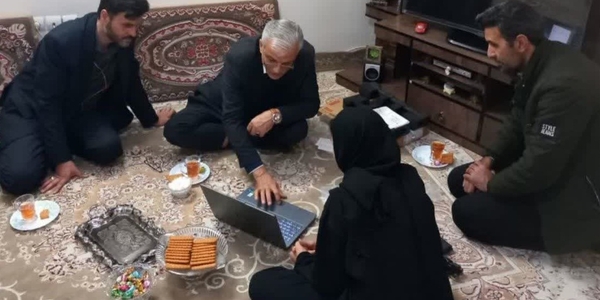 دیدار فرماندار زرندیه با جامعه معلولین و اهدای لپ‌تاپ به دانشجوی تحت حمایت