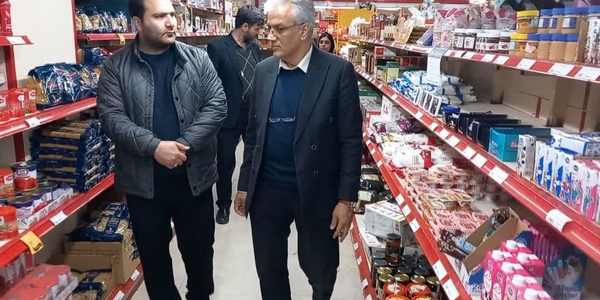 بازدید سرزده فرماندار زرندیه از فروشگاه‌های عرضه کالاهای اساسی در مأمونیه و زاویه