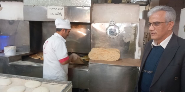نظارت سرزده فرماندار زرندیه بر کیفیت پخت نان در زاویه