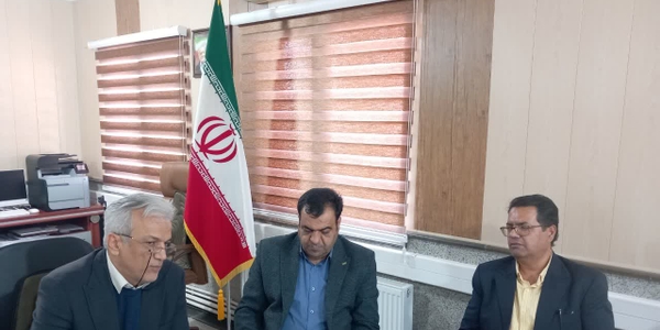 جلسه هماهنگی ساماندهی و تأمین سوخت مینی‌بوس‌ها و کامیون‌های شهرستان زرندیه برگزار شد