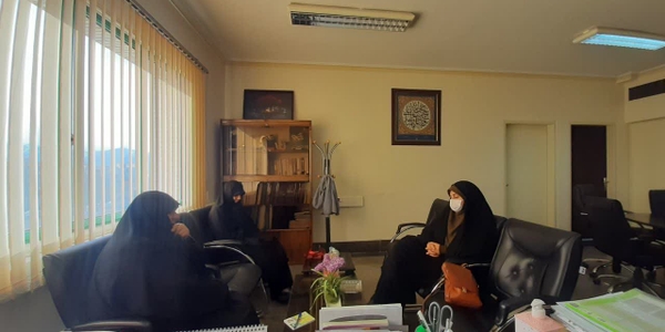 نشست مفتح زاده مدیر کل امور زنان و خانواده استانداری مرکزی با مجاوری فرمانده حوزه بسیج خواهران کوثر۳ و هاشمی عضو حوزه بسیج دانشجویی از فعالین اجلاسیه بانوان دراولین کنگره نقش امام خمینی (ره) و۶۲۰۰ شهید استان مرکزی دردفاع مقدس در محل دفتر اموربانوان برگزار شد .

🗓سه شنبه ۳۰ دی ۱۴۰۴