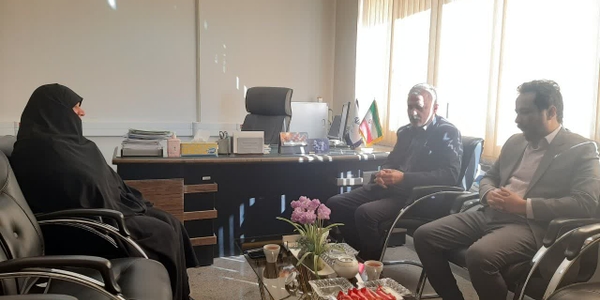 دیدار اقای مختاری مسئول صندوق وقف ماندگار کشور با مدیرکل امورزنان وخانواده استانداری مرکزی
 🔹 دراین دیدار پیرامون راهکارهای نحوه افزایش میزان تسهیلات اشتغال قابل ارائه این صندوق به بانوان استان بحث وتبادل نظر صورت گرفت .

🔹مسئول صندوق وقف ماندگار ضمن تقدیر از تلاش دفتر اموربانوان استان برای جذب وارتقای سرمایه صندوق ، قول مساعد جهت ارائه هرچه سریعتر تسهیلات به متقاضیان در صف انتظار را داد.

🗓شنبه ۱۱ بهمن ۱۴۰۴