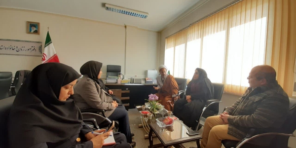 به ریاست مفتح زاده مدیر کل امور زنان وخانواده استانداری مرکزی نشست هم اندیشی  هماهنگی وبرنامه ریزی برگزاری بزرگداشت خانم فهیمه محبی انجدانی مدیر واژه نامه تشیع و مادر شهید سعید محبی با حضور آقای گودرزی مدیرکل کتابخانه های عمومی استان و حجت الاسلام  مرادی و کارشناس دفتر تشکیل شد.

🗓شنبه ۱۱ بهمن