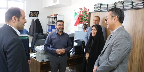فرماندار از بخشداری مرکزی شهرستان خمین بازدید کرد