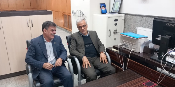 بازدید فرماندار شهرستان زرندیه از شهرداری و شعب بانک ملی و صادرات پرندک