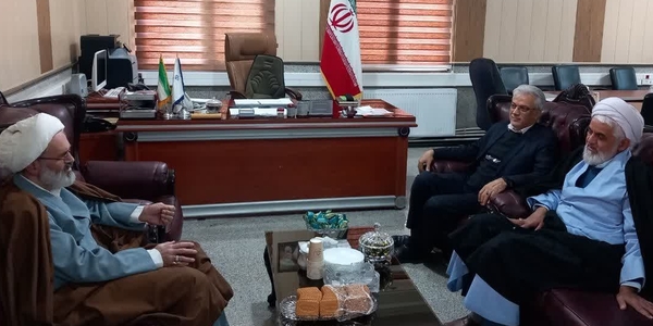 نشست فرماندار شهرستان زرندیه با امامان جمعه شهرستان و شهر پرندک