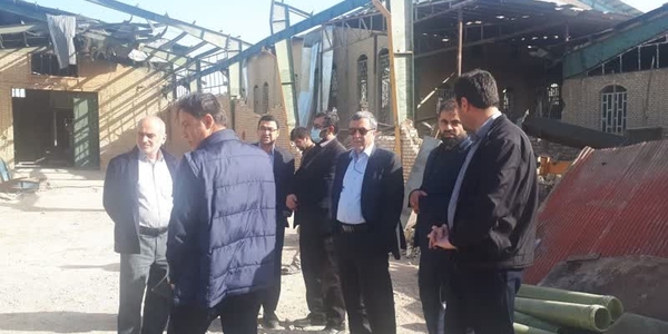 برنامه بازدیدهای میدانی بازرسین ویژه رئیس‌جمهور در استان مرکزی  

در ادامه برنامه بازدیدهای میدانی روز گذشته بازرسین ویژه رئیس‌جمهور در استان مرکزی، این هیئت امروز با حضور سید مرتضی میری، مدیرکل مدیریت بحران استان مرکزی ، از  فرمانداری شهرستان اراک، شرکت آذرآب، شرکت آلومینات و شهرک صنعتی خیرآباد و همچنین فرمانداری شهرستان خمین و مراکز آسیب دیده در این شهرستان و همچنین بیمارستان این شهرستان بازدید کردند

در این بازدیدها که با هدف بررسی روند بازسازی بخش‌های آسیب‌دیده در «جنگ رمضان» انجام شد، گزارشی از اقدامات، پیشرفت تعمیرات و وضعیت تولید ارائه گردید.

در پایان، بازرسین ویژه رئیس‌جمهور با قدردانی از استاندار محترم استان مرکزی و همکاری مدیران استانی و کارکنان واحدهای صنعتی، بر ادامه حمایت از روند بازسازی، احیای ظرفیت‌های تولیدی و تقویت آمادگی استان در برابر شرایط بحرانی آینده تأکید کردند.