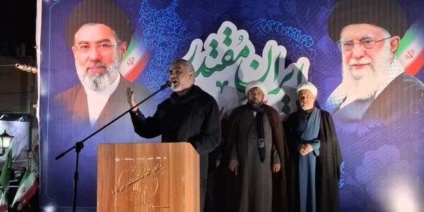 نیکزاد نائب رئیس مجلس شورای اسلامی در اجتماع شبانه مردم ساوه عنوان کرد:
ایران در برابر فشارها و تهدیدها عقب‌نشینی نمی‌کند