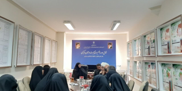 جلسه ستادمردمی جمعیت به ریاست مفتح زاده مدیرکل امورزنان  وخانواده استانداری وباحضور اعضای ستاد بامحوریت بررسی نقاط ضعف وقوت ستادمردمی برای بازنگری و پربارترشدن فعالیت آن درمحل اطاق رصد وضعیت جمعیت استان برگزارشد.
درابتدای جلسه ، اعضای ستاد از نمودارهای ۲۵ شاخص جمعیتی استان واقع در اطاق وضعیت جمعیت که سال گذشته بروز رسانی شده است بازدید کردند. 

یکشنبه ۱۴ اردیبهشت 1405