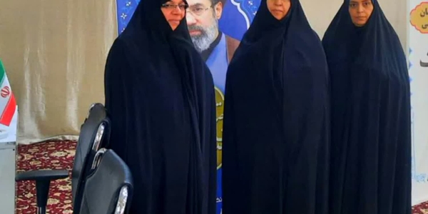 برپایی میز خدمت اداره کل بهزیستی استان باراهبری اداره کل امور زنان وخانواده استانداری (دبیرخانه ستاد جمعیت استان ) به مناسبت گرامیداشت هفته و روز ملی جمعیت وباحضور مفتح زاده مدیرکل امور زنان وخانواده استانداری در مصلی بیت المقدس اراک 
🗓جمعه ۱ خرداد ۱۴۰۵