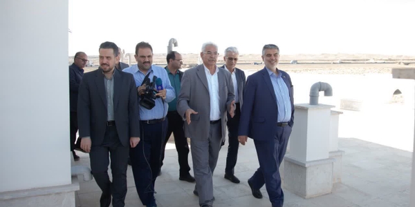 بازدید استاندار مرکزی از گمرک و پایانه صادراتی پسته زرندیه
