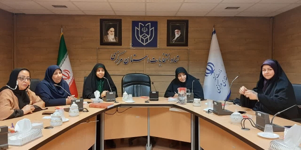نشست مشترک «شورای بانوان مجمع خیرین سلامت» و «دفتر امور  بانوان وخانواده استانداری» به مناسبت هفته سلامت وپشتیبانی ازدفاع مقدس

📝 به گزارش روابط عمومی مجمع خیرین سلامت استان مرکزی، به مناسبت هفته سلامت، نشست مشترک شورای بانوان مجمع خیرین سلامت و دفتر امور بانوان وخانواده ستانداری با رویکرد هم‌افزایی، تشریک مساعی و بهره‌گیری از ظرفیت‌های بی‌بدیل تشکل‌های مردم‌نهاد و خیرین نیک‌اندیش برای پشتیبانی از دفاع مقدس ومقاومت تشکیل شد.