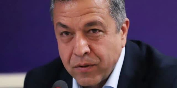 پیام مدیرکل مدیریت بحران استان مرکزی به مناسبت روز جهانی محیط زیست

بسم‌الله الرحمن الرحیم

پنجم ژوئن (۱۵ خرداد)، روز جهانی محیط زیست، فرصتی ارزشمند برای بازاندیشی در مسئولیت همگانی نسبت به حفظ و حراست از طبیعت و منابع حیاتی زمین است. محیط زیست سالم، زیربنای توسعه پایدار، ارتقای کیفیت زندگی و کاهش مخاطرات و بحران‌های طبیعی و انسانی به شمار می‌رود.

بی‌تردید حفاظت از منابع طبیعی و محیط زیست، مستلزم مشارکت آگاهانه همه آحاد جامعه، نهادهای اجرایی و سازمان‌های مردم‌نهاد است و نقش مهمی در افزایش تاب‌آوری جوامع در برابر مخاطرات ایفا می‌کند.

اینجانب ضمن قدردانی از تلاش‌های ارزشمند محیط‌بانان، کارشناسان و فعالان حوزه محیط زیست، این روز را به تمامی حافظان و دوستداران طبیعت تبریک عرض نموده و توفیق روزافزون آنان را در مسیر صیانت از محیط زیست، کاهش مخاطرات و تحقق توسعه پایدار از درگاه خداوند متعال مسئلت دارم.

اداره کل مدیریت بحران استانداری مرکزی
https://eitaa.com/Disaster_Management_Markazi_OS