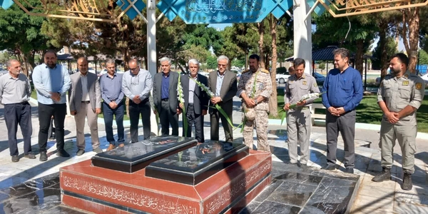 مزار شهدای گمنام شهر مامونیه گلباران و عطرافشانی شد
