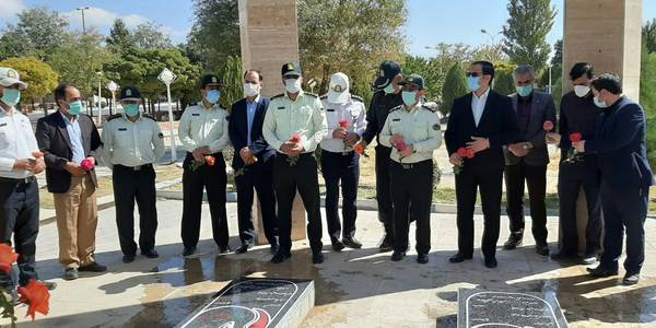 گلباران مزار شهداء گمنام شهرستان کمیجان به مناسبت هفته نیروی انتظامی