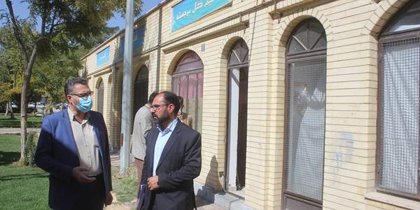 فرماندار از بازارچه صنایع دستی خمین بازدید کرد