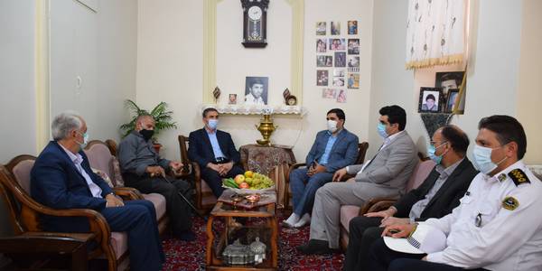 سفر جناب آقای آقازاده استاندار مرکزی به شهرستان محلات و دیدار با خانواده شهید قاسم اسماعیلی