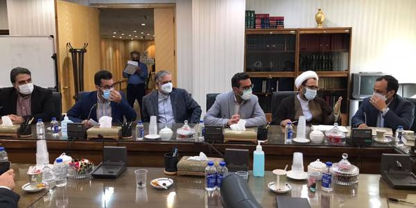 دیدار ناظری فرماندار شهرستان محلات با دکتر سید احسان خاندوزی وزیر امور اقتصادی و دارایی با هماهنگی دکتر علیرضا سلیمی نماینده مردم شریف محلات و دلیجان در مجلس شورای اسلامی به اتفاق دکتر صالحی رئیس شورای اسلامی شهر محلات