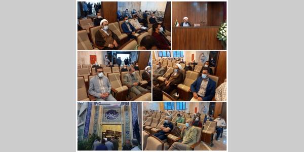 دکتر سلیمی نماینده مردم شریف محلات و دلیجان در مجلس، دکتر ناظری فرماندار شهرستان محلات و دکتر صالحی رئیس شورای اسلامی شهر محلات در مراسم گرامیداشت همسر محترم شهید محلاتی در حسینیه محلاتی ها شرکت کردند.