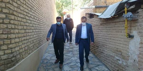 بازدید عبدالرضا حاج علی بیگی فرماندار شهرستان تفرش به همراه غلامی مدیر بنیاد مسکن ازپروژه سنگ فرش وبهسازی معابر روستای تراران بالا (دهکده پزشکان).