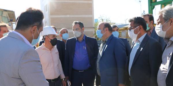 فرماندارشهرستان شازند از شرکت حلال پویان واقع در ناحیه صنعتی شهباز بازدیدنمود.