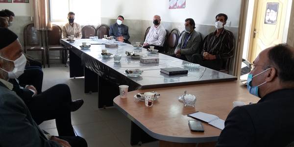 جلسه ای با حضور بخشدار مرکزی ، شورای اسلامی ،هئیت امنای امامزاده یحیی(ع) و جمعی از خیرین محترم روستای بزیجان