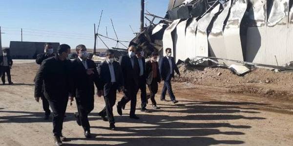 استاندار مركزي به همراه معاون وزير صمت،معاون اقتصادي استاندار، مديران و مسئولين مربوطه از شركت طبيعت سبز ميهن توليد كننده مواد غذايي در شهرك صنعتي مامونيه كه اخيرا دچار حادثه آتش سوزي شده بود بازديد نمودند.