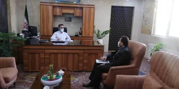 دیدار طیبی رئیس بیمه سلامت با ناظری فرماندار شهرستان محلات به مناسبت روز بیمه سلامت.