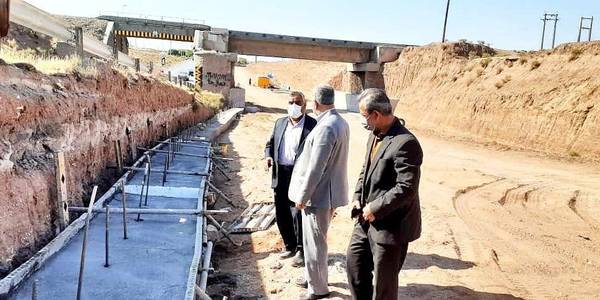 بازدید مهندس سلیمانی فرماندار شهرستان زرندیه از پل زیر گذر شهر پرندک و ورودی جاده شهرک صنعتی پرندک