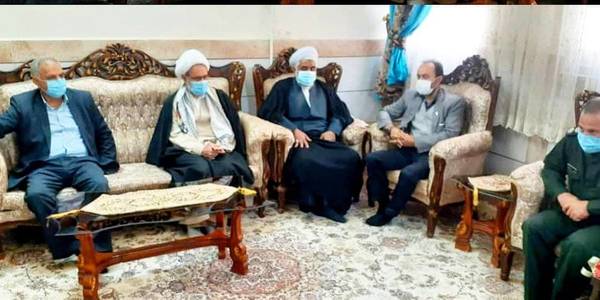 بمانسبت هفته دانش آموزی دیدار با خانواده معظم شهید دانش آموز کاظم دبیری با حضور مهندس سلیمانی فرماندار  شهرستان زرندیه